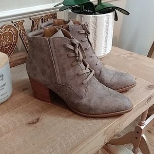 Franco Sarto Marisa Lace-up Winter Booties. Size 8.5